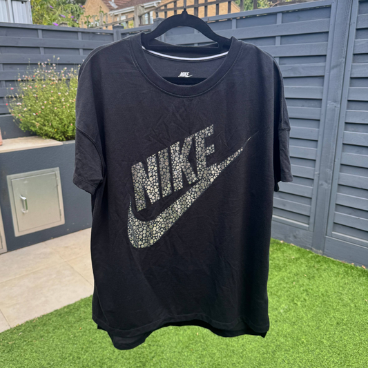 Nike Black Graphic T-Shirt BNWT - Size (Preloved)